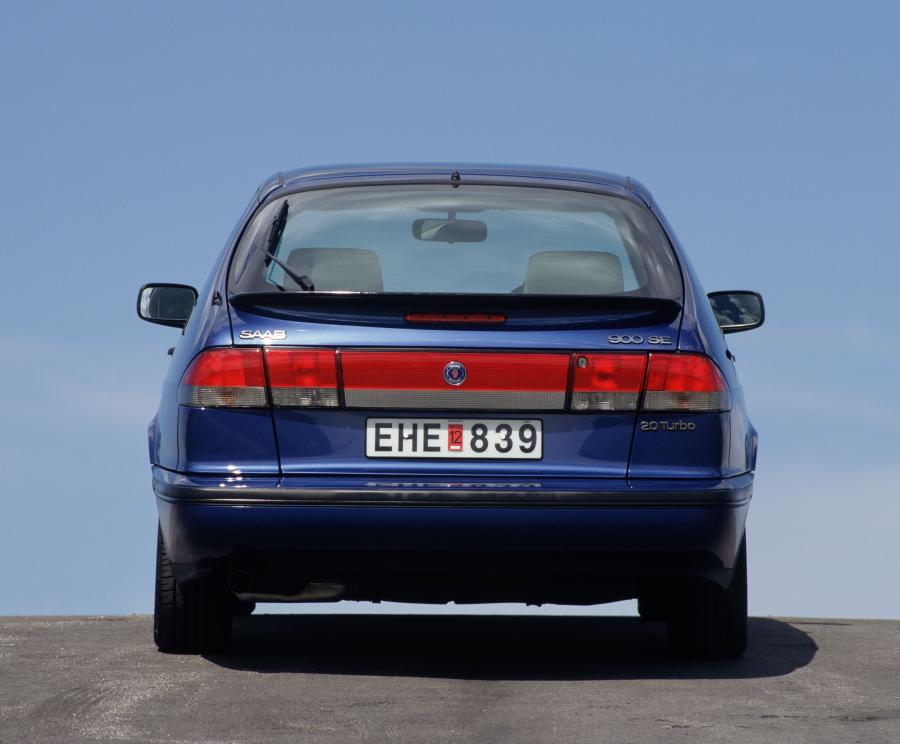  Saab 900 SE Turbo Coupe 1993 года  (фото 8 из 29)